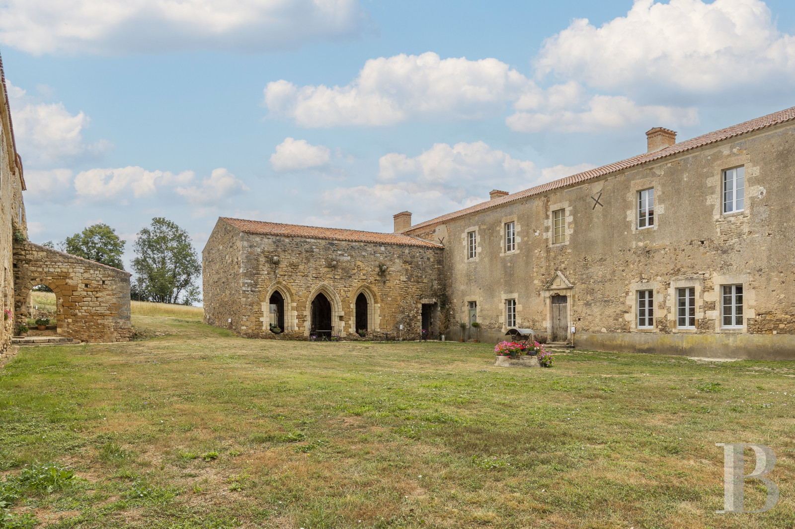 A peaceful stay in a renovated former Cistercian abbey in Vendée, not far from La Roche-sur-Yon - photo  n°8